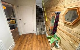 Stunning Brighton Seaside 2-Bedroom Townhouse With Patio, Sleeps 6